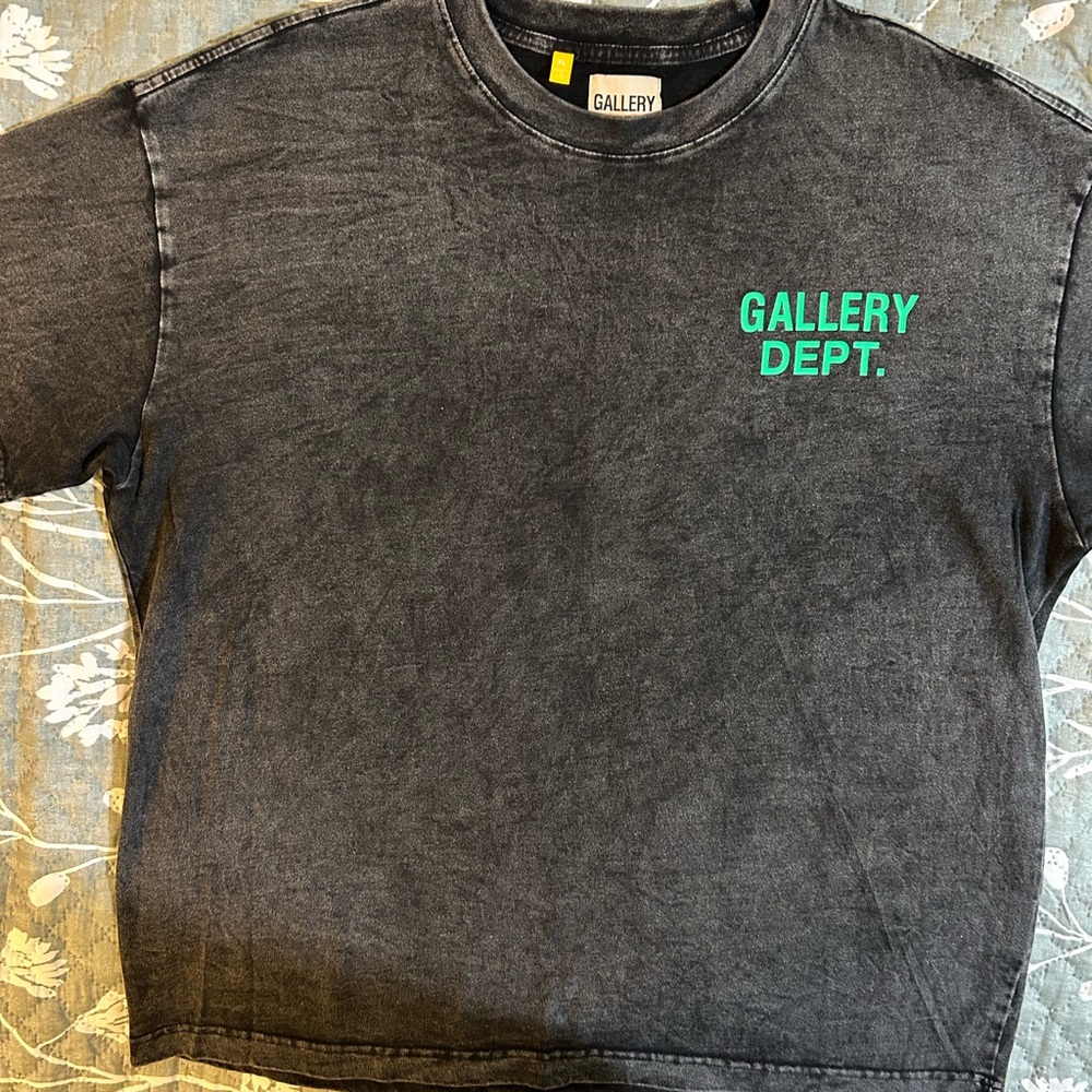 Gallery Dept Black and Green Short Sleeve Tee EUC!!! GREAT DEAL!!!